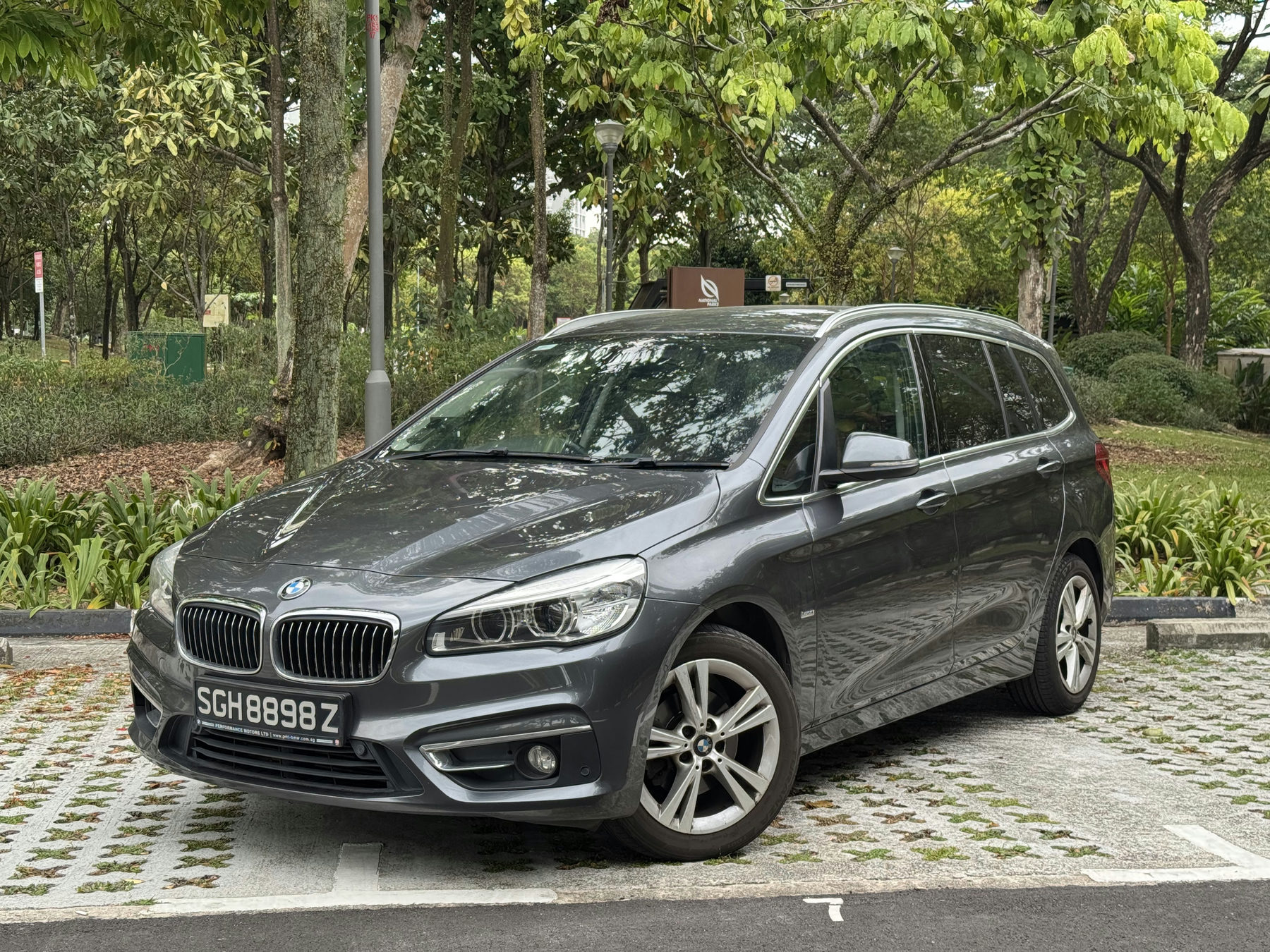 2016 BMW 2 Series Gran Tourer, image 1