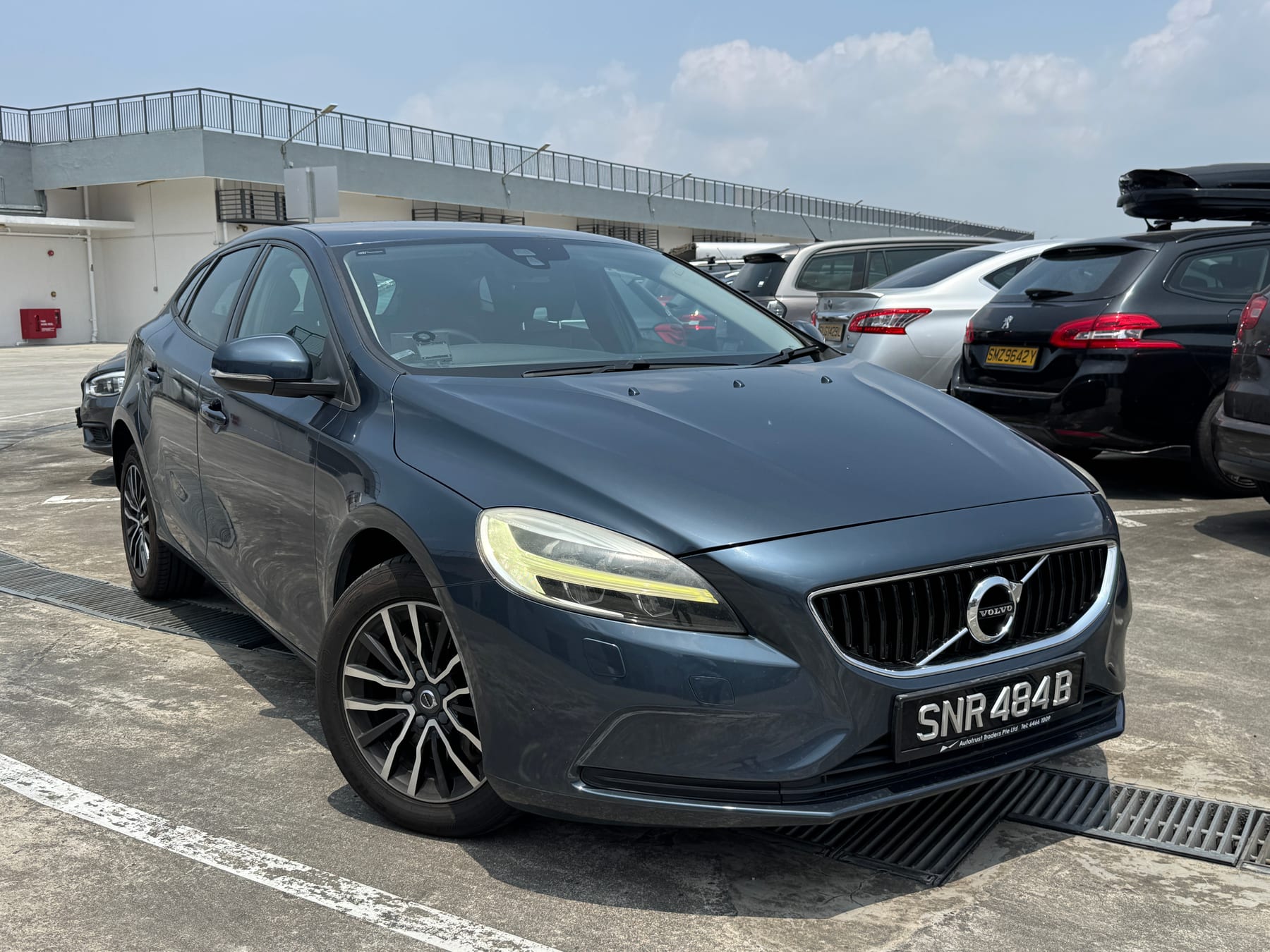 2016 Volvo V40, image 1