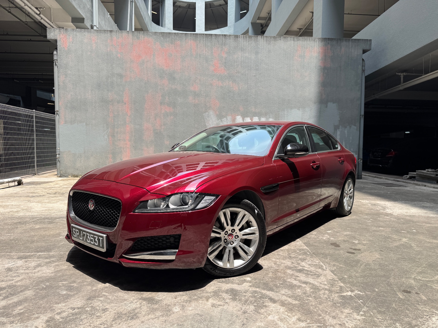 2016 Jaguar XF, image 1