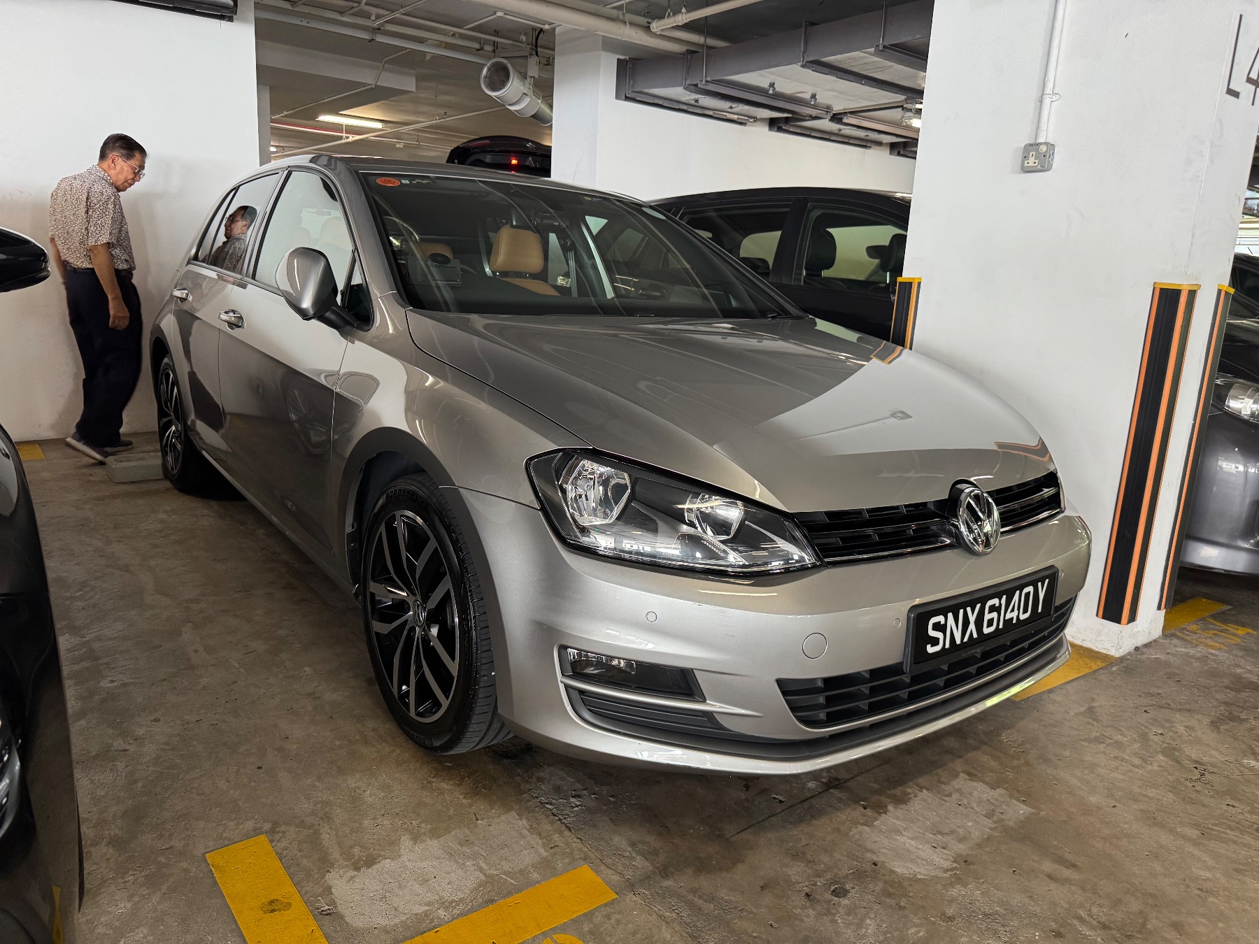 2016 Volkswagen Golf, image 1