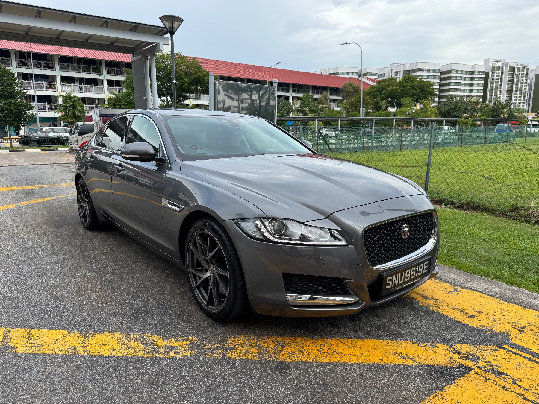 2016 Jaguar XF, image 1