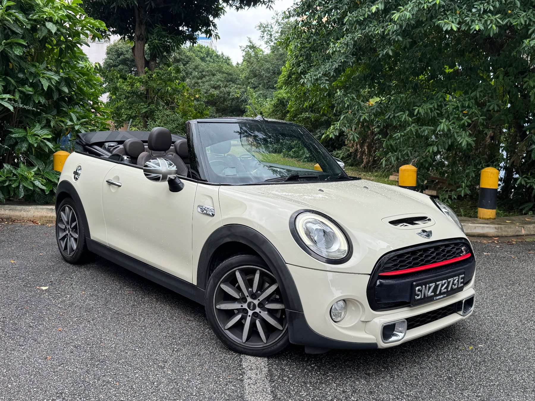 2016 MINI Cooper S Cabrio, image 1