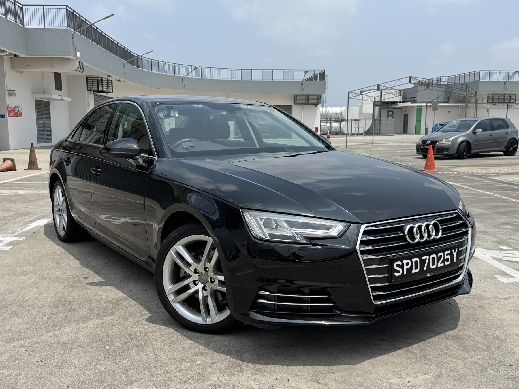 2016 Audi A4, image 1