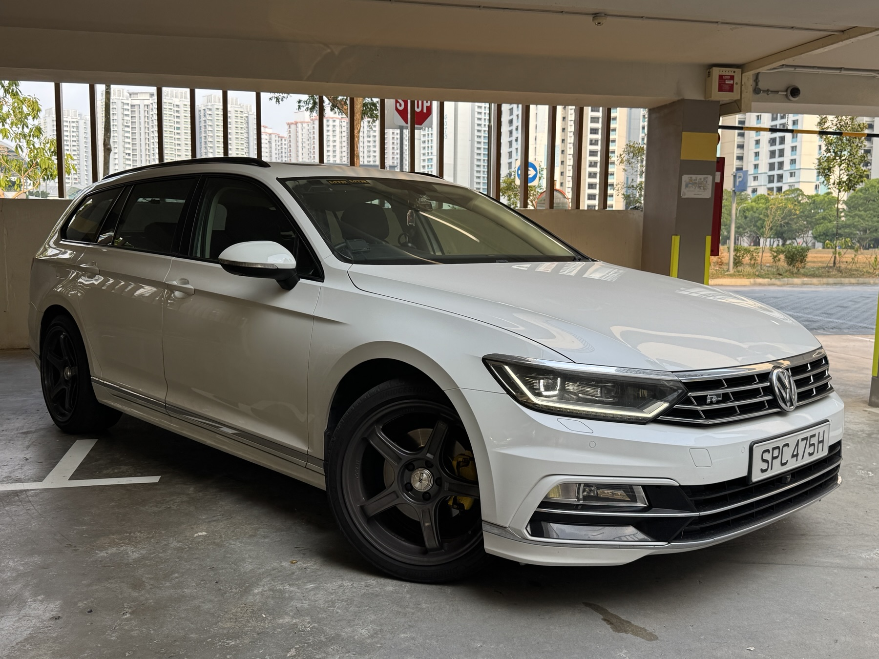 2016 Volkswagen Passat, image 1