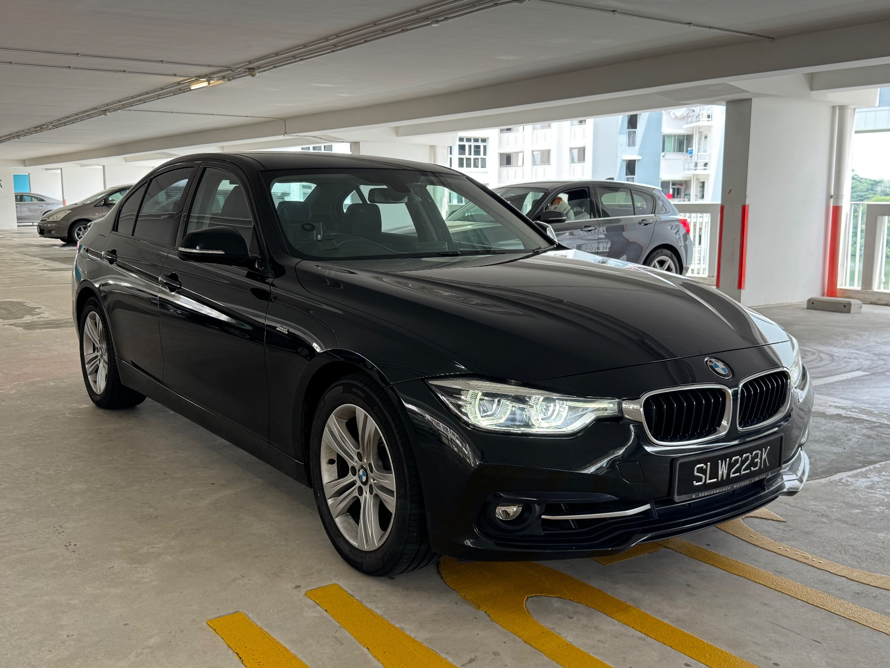 2016 BMW 3 Series 318i, image 1